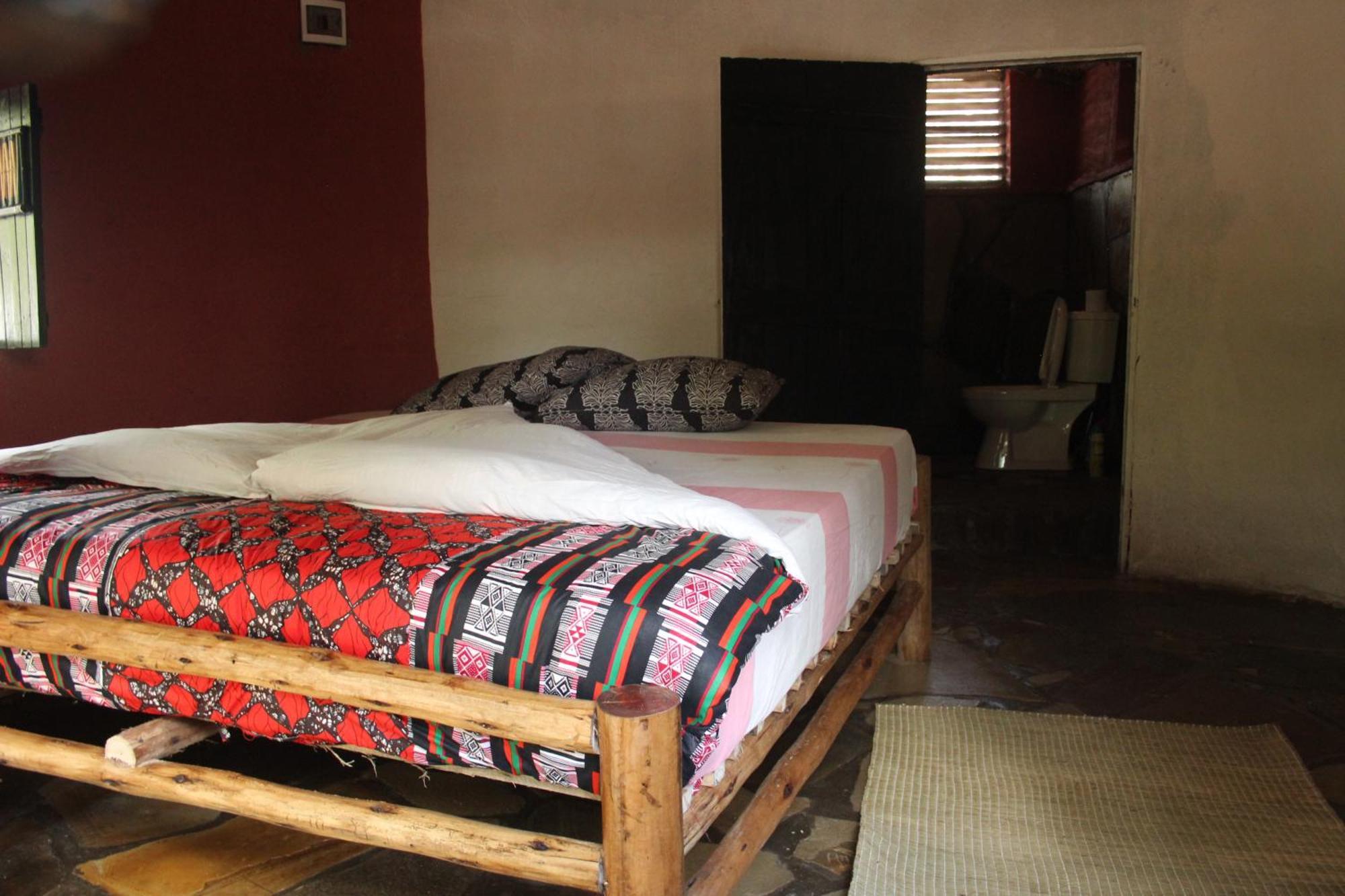 Red Rocks Rwanda - Campsite & Guesthouse Nyakinama Bagian luar foto