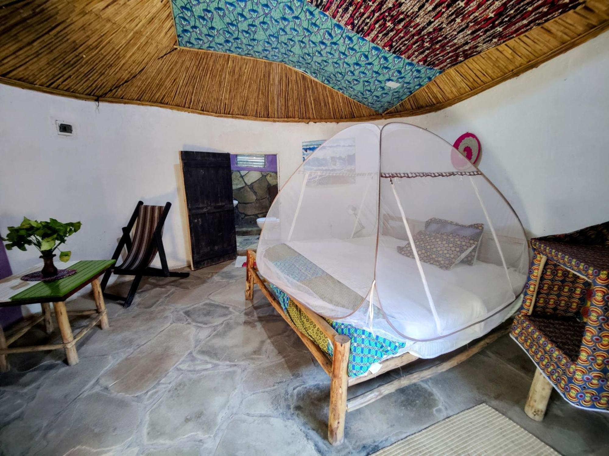 Red Rocks Rwanda - Campsite & Guesthouse Nyakinama Bagian luar foto