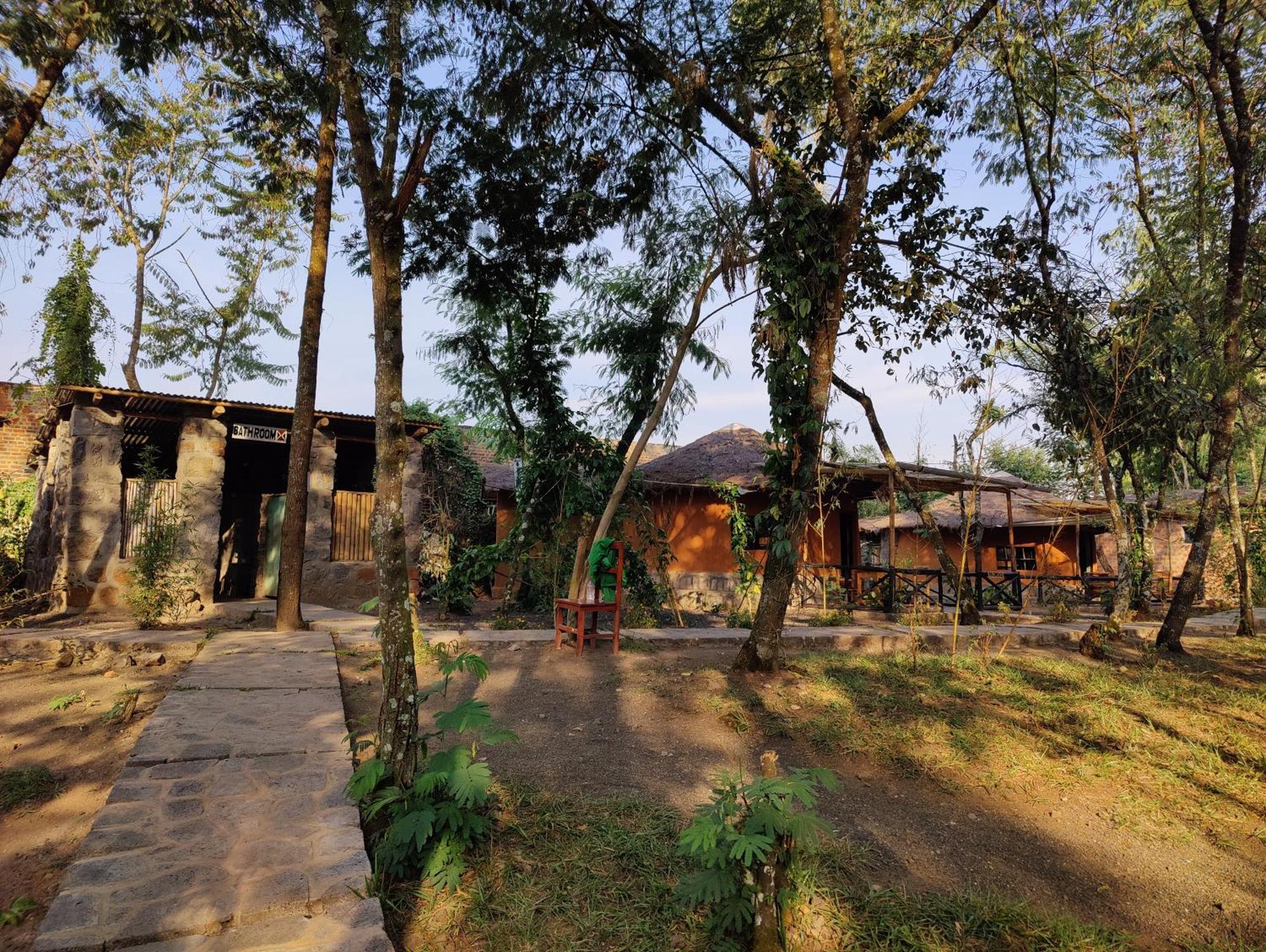 Red Rocks Rwanda - Campsite & Guesthouse Nyakinama Bagian luar foto